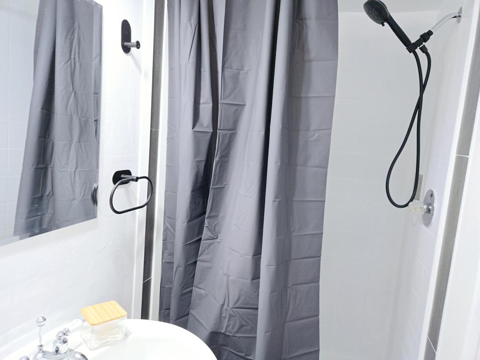 Lovely Cozy Room! With Attached Private Bath In The Heart Of Vancouver! Private Parking & Self Check-In! エクステリア 写真