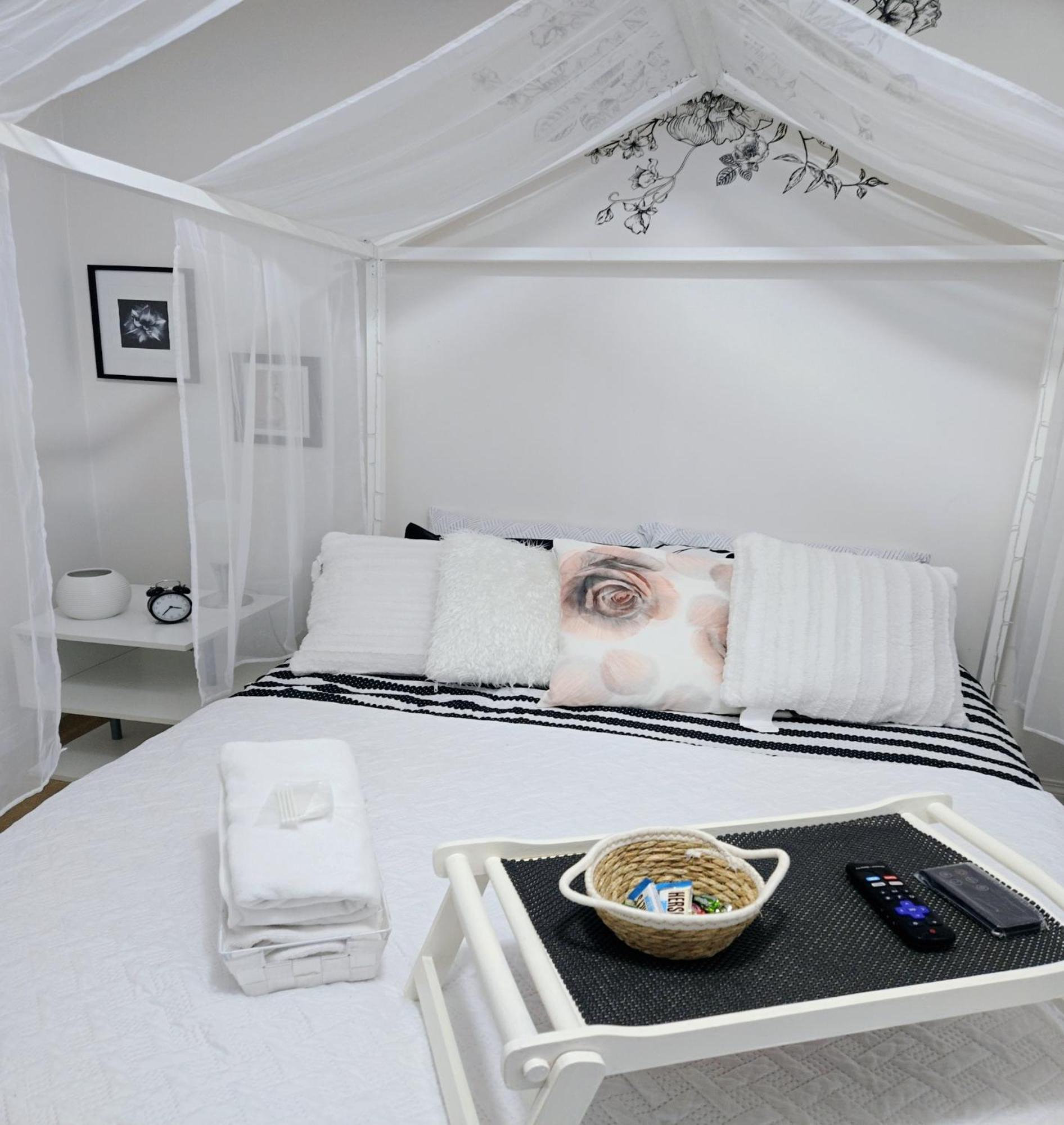 Lovely Cozy Room! With Attached Private Bath In The Heart Of Vancouver! Private Parking & Self Check-In! エクステリア 写真